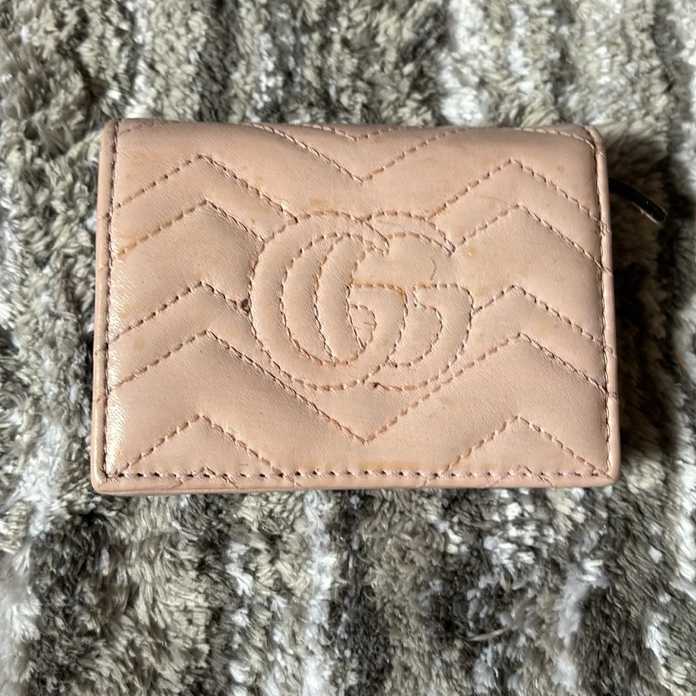 COPY - Small light pink Gucci wallet! Gold hardware! COA included! - Picture 2 of 10